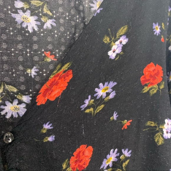 American Eagle Floral Tie Button Down V Neck Top - Picture 7 of 12